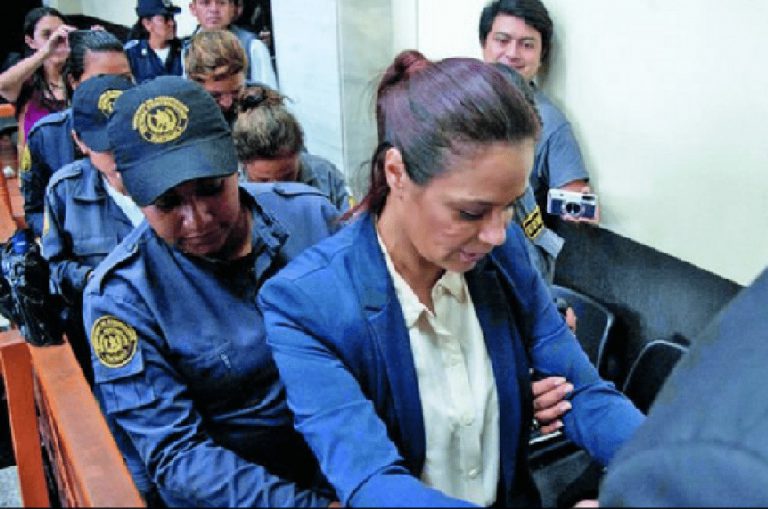 Ex-vicepresidenta de guatemala y otras 12 personas van a juicio por fraude