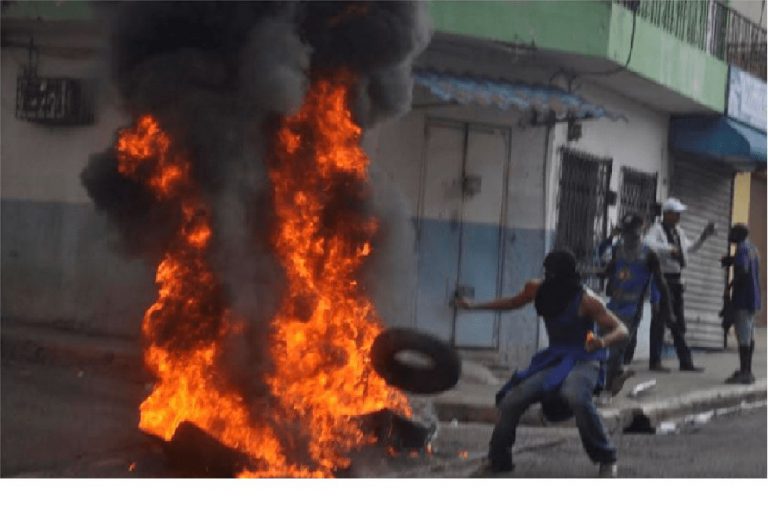 Supuestos carretilleros protestan en Santiago nuevas medidas de la alcaldia