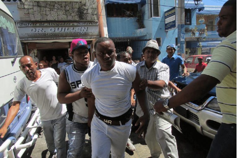 Asaltan comerciante y le roban 130 mil pesos en San Cristóbal