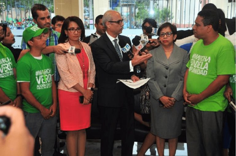 312 mil firmas fueron depositadas en el Palacio Nacional en reclamo del “fin de la impunidad” en RD
