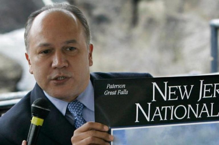 Alcalde boricua de Paterson NJ acusado de corrupción y abuso de poder