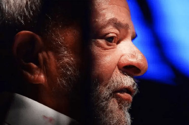 En estos momentos Lula da Silva esta en el banquillo de los acusados por 1ra vez