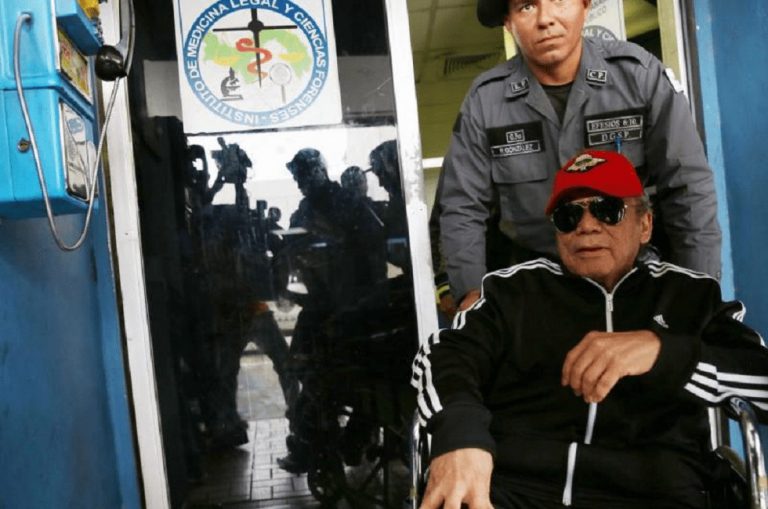 Manuel Noriega de presidente dictador a ciudadano panameño en “estado muy crítico” tras cirugía