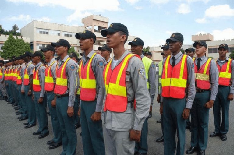 4,004 agentes de la policía nacional ascendidos desde rasos a 2do. Tenientes
