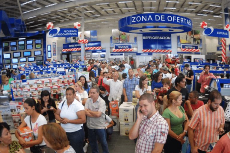 Segun la ONE en República Dominicana hay 3,420 mujeres más que hombres