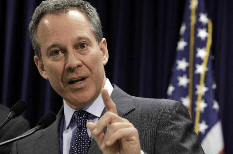 Dos estados, Nueva York y Washington contra politica de Trump desafiarán veto migratorio