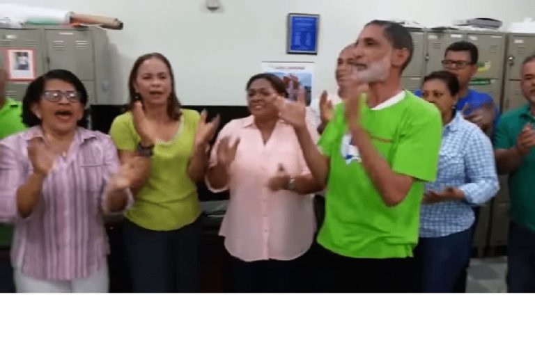 Posposición de pleno de dirigentes del Ministerio de Educación provoca reveldia de profesores en Santiago