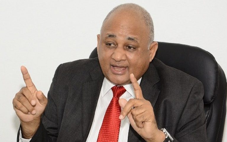 Ministro de Educación Roberto Fulcar: ¨si huvo cancelación por error a empleados enfermos, se revocarán¨