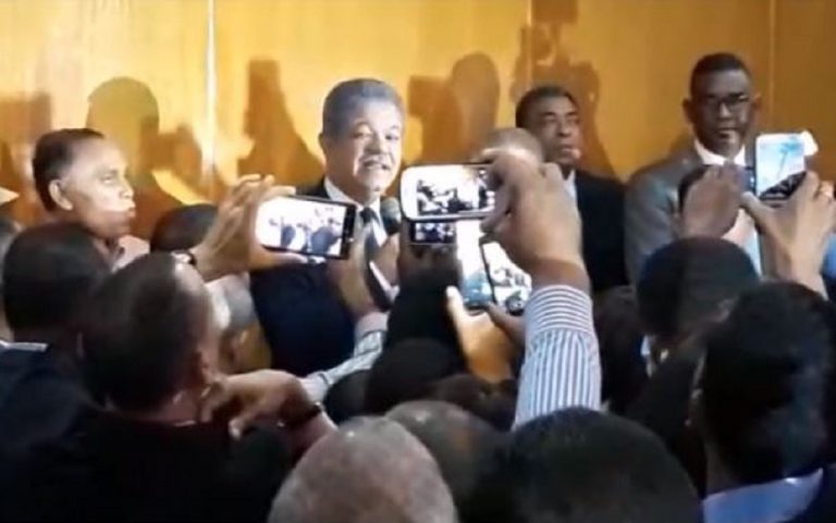 Leonel Fernández anuncia en su cuenta de Twitter que hablará al País este viernes a las 6:45pm