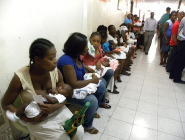 Abinader: presencia de parturientas haitianas en hospitales dominicanos se ha reducido a un 19 %