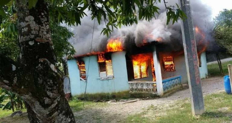 Mueren niñas gemelas de apenas 3 meses al incendiarse su vivienda en Sanchez