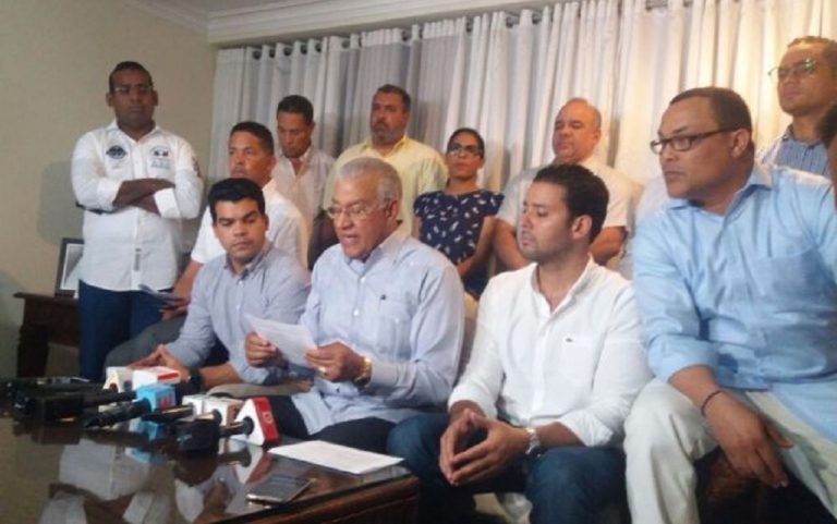 Andrés Bautista retira su candidatura a la presidencia del Partido Revolucionario Moderno