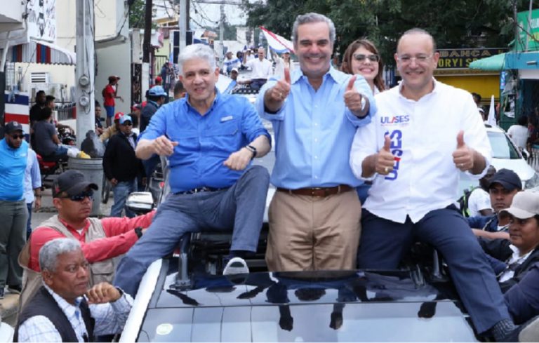 Abinader firma acuerdo para construir planta de aguas residuales, presa de Ámina y otras obras importantes