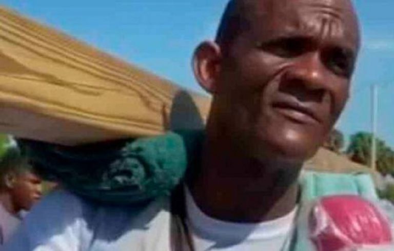 El peregrino: “En una revelación Dios me dijo de que tomara un madero y lo depositara, dejándolo caer en el mar»