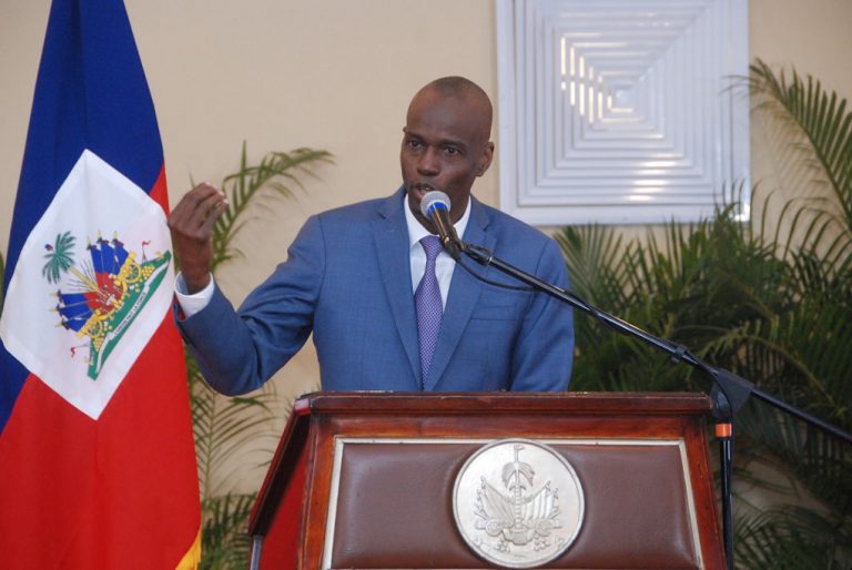 Discurso presidente haitiano: «una plaga se cierne sobre las cabezas de todos los haitianos»; de 76 infectados han muerto 6 y 8 recuperados