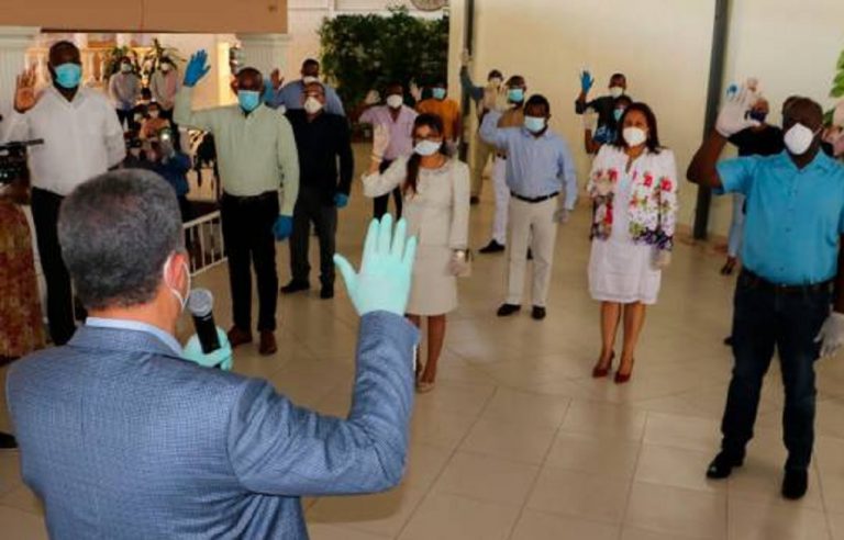 Leonel llama a defender voto de los «tramposos»; juramenta más de 150 expeledeistas es San Cristobal