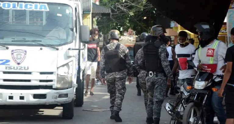 Dicen «falta de pago peajes» de narcos a policías originó tiroteo del Capotillo; por no pago, policía apresó uno de los narcos