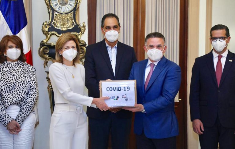 CONEP entrega insumos médicos al Gabinete de Salud para combatir COVID-19