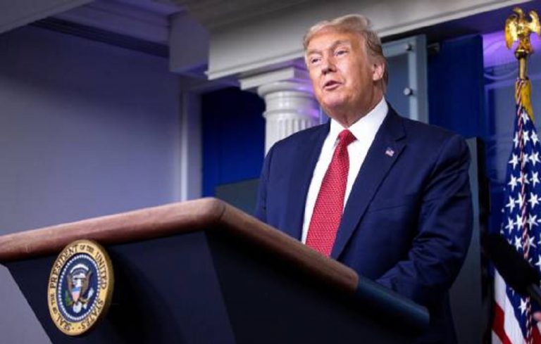 El presidente de EEUU Donald Trump notifica la delegación que asistirá a toma de posesión del presidente Abinader