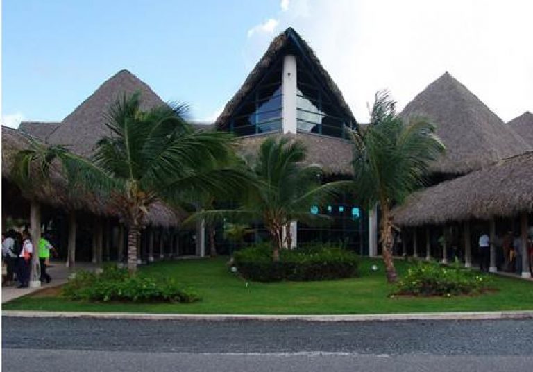 Danilo regala 15 años libre de impuestos al nuevo aeropuerto privado de Bávaro a través de Confotur