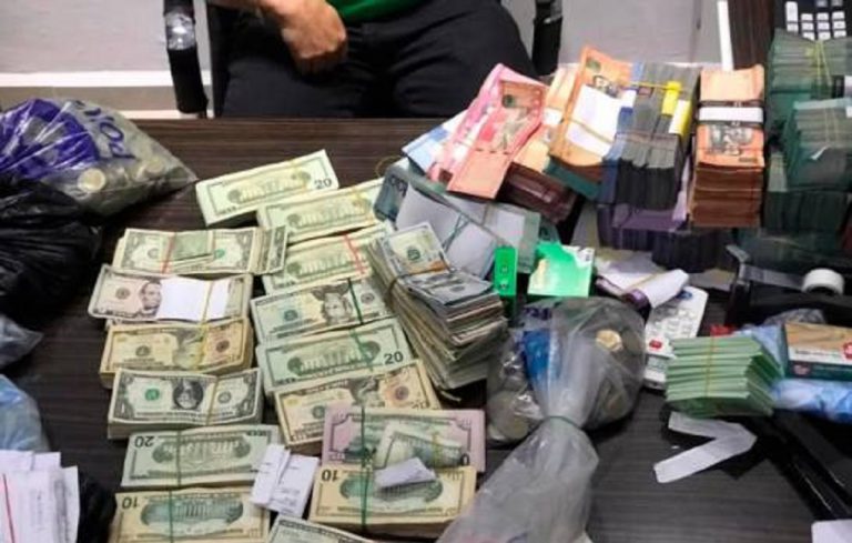 Decomisan más de RD$5 millones de pesos en allanamiento de oficina en San Francisco de Macoris