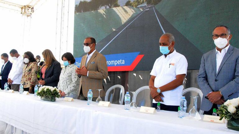 Ministro de Obras Públicas Deligne Ascención deja iniciada hoy la construcción circunvalación provincia Peravia