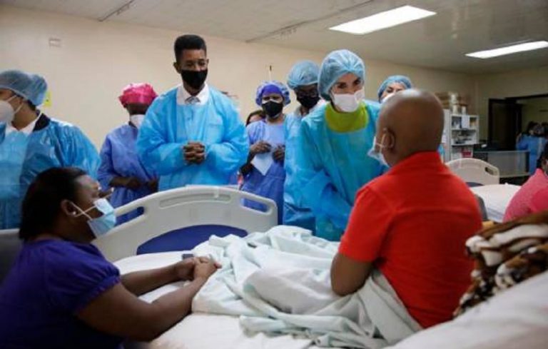La primera dama Raquel Arbaje se dispone a colaborar en mejora de servicios Hospital Robert Reid