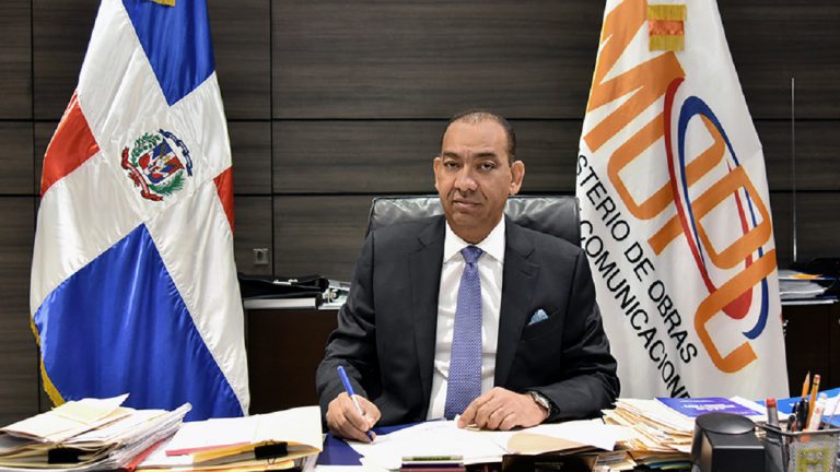 Ministro de Obras Públicas denuncia estafan en su nombre mediante cuenta de internet falsa
