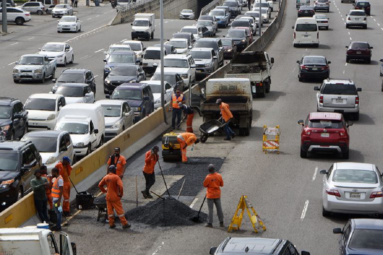 Obras Públicas ha reparado la avenida 27 de Febrero en el tramo Isabel Aguiar – Josefa Brea