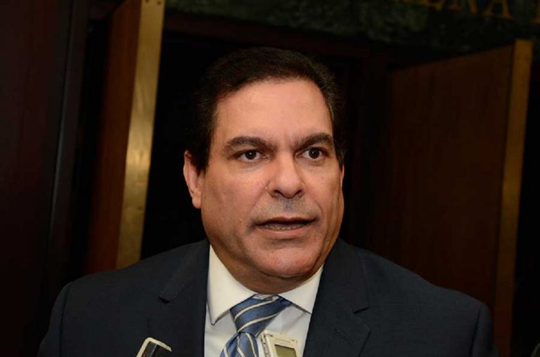 Superintendente de pensiones afirma Prieto habia dicho no permitiría ser humillado por el MP; Periodista J. Céspedes: Jean Alain intentó irse a Francia