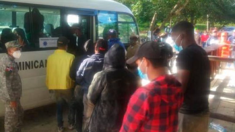 30 personas que se irian a Puerto Rico en Yola fueron detenidos en Cabrera