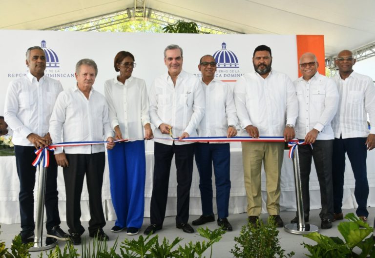 Presidente Abinader inaugura carretera Las Yayas-El Mamey en provincia La Altagracia