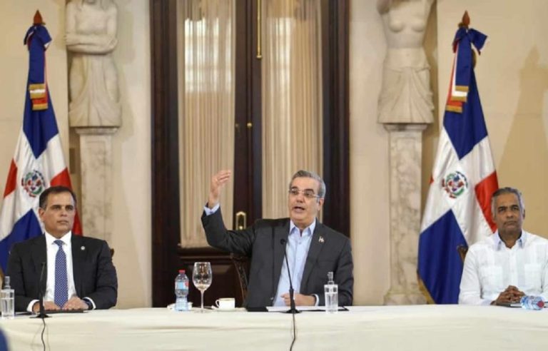 Abinader justifica préstamos dice: todos los gobiernos se han visto en la necesidad de endeudamientos