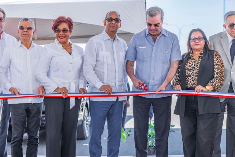 Abinader inaugura elevado y la marginal Las Américas, más dos obras en La Romana a un costo de US$51 millones.
