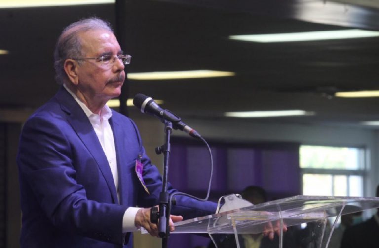 Danilo Medina: “Quieren sustituir las urnas por los tribunales”; «Quieren que los expedientes decidan quien gobernará»