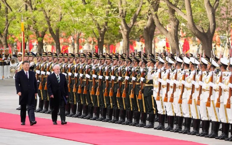 «Relaciones entre Brasil y China serán “claves para la estabilidad y la paz mundiales” afirma Xi, ante Lula