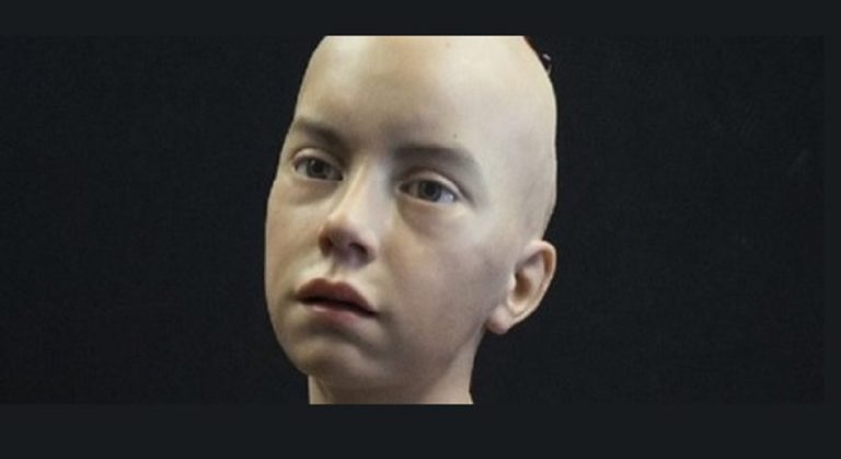 Robot humanoide que nació en Pisa, se llama Abel, tiene 12 años, sabe hablar, comprende y razona