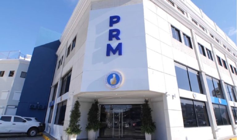 PRM anuncia suspensión de director municipal de Derrumbadero en San Juan