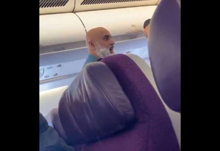 Hombre crea pánico al amenar con explotar un avión en nombre de ‘Alá’