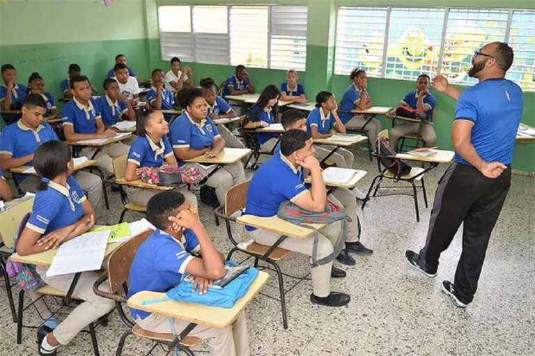 Presidente Abinader y Ministro de Educación Inauguran Año Escolar 2023 – 2024