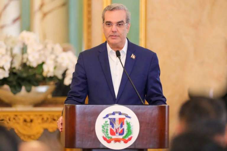 Presidente Abinader: Cierre de frontera continuará hasta paralizar construcción de canal en río Masacre