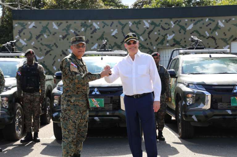 Presidente Abinader entrega este jueves vehículos militares a las FFAA  y 200 apartamentos en San Luís