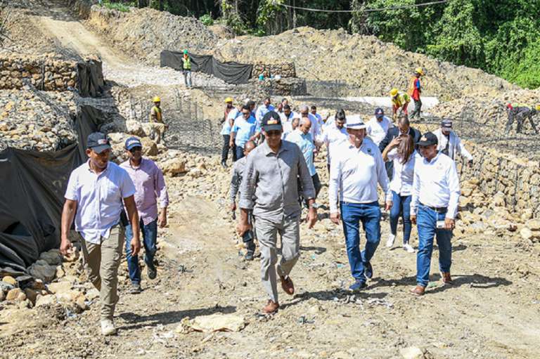 Deligne Ascención supervisa obras construye el MOPC en provincia Espaillat con una inversión superior a RD$8 mil