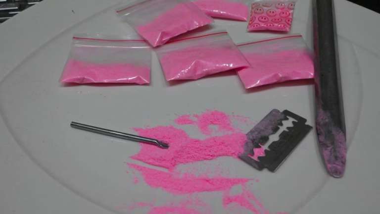 «El Consejo Nacional de Drogas emite una alerta sobre la presencia de cocaína rosada en el país»