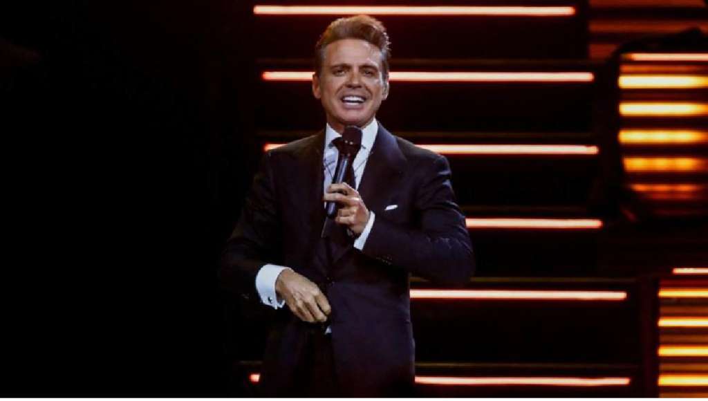 "Luis Miguel brilla como estrella latina en épico concierto en el