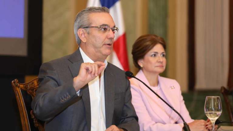 «Presidente Abinader se mantiene firme ante deportaciones y rechaza campos de refugiados en respuesta a petición de la ONU»
