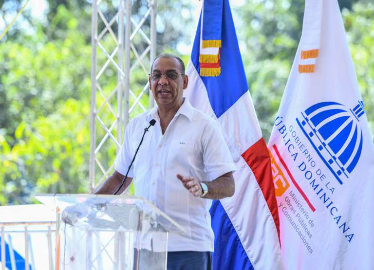 Presidente Abinader encabeza acto inaugural del puente sobre el río Limón en Bayaguana
