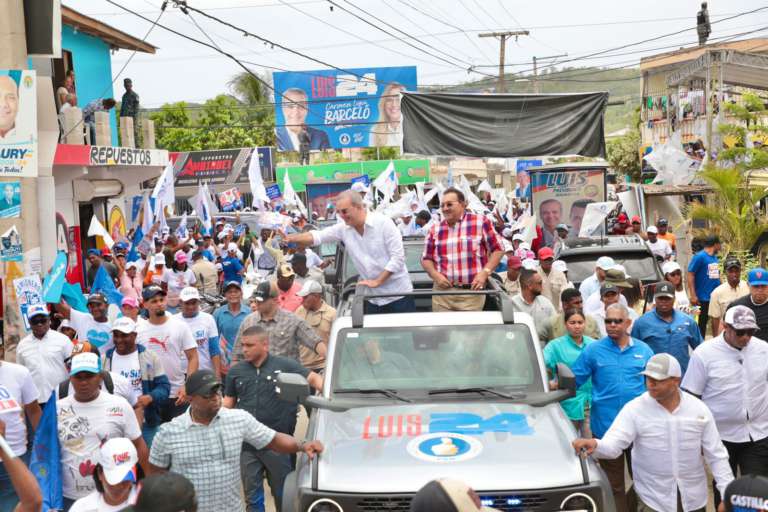 Abinader moviliza miles de perremeistas en Hato Mayor para seguir profundizando el cambio