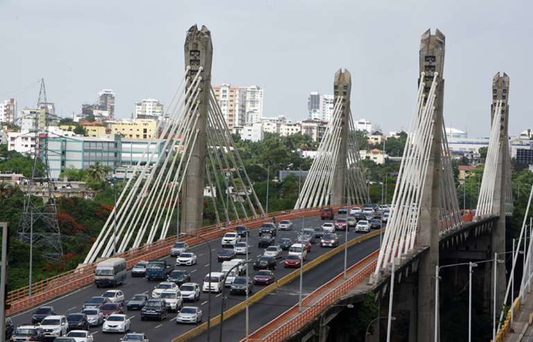 MOPC cierra esta semana al tránsito pasos a desnivel y puentes por mantenimiento