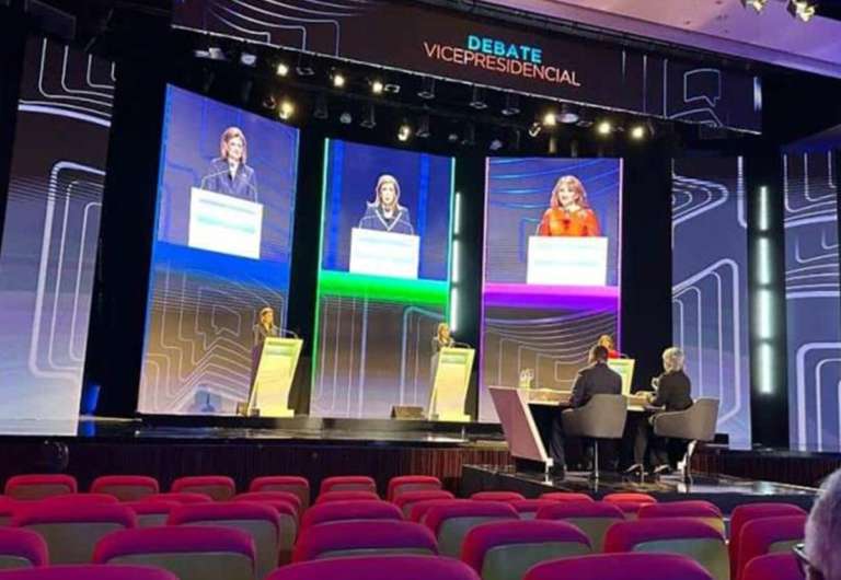 «Zoraima, Ingrid y Raquel suben al escenario: Lo más destacado del primer debate vicepresidencial»